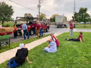 Preparing a float for the Manheim parade